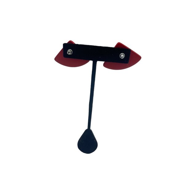 Red Wooden Pie Shaped Post Back Earrings 80s Retro - Picture 4 of 6